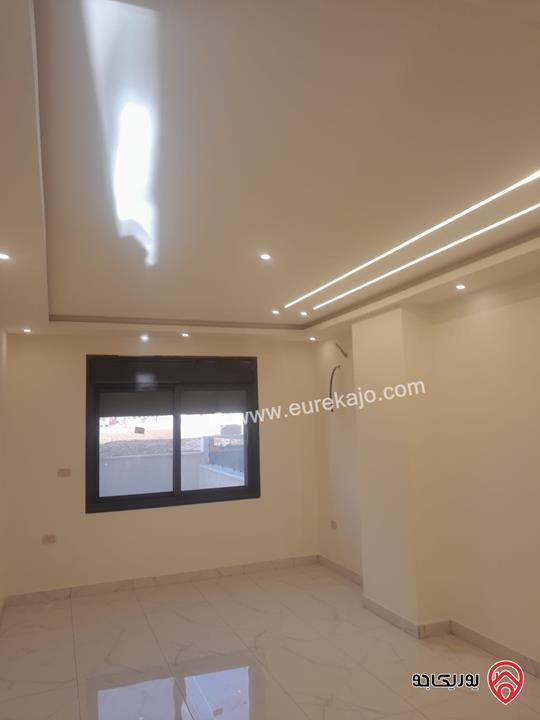 شقة جديدة ارضي مساحة 120م +70م ترس في عمان - المقابلين ش. الحرية