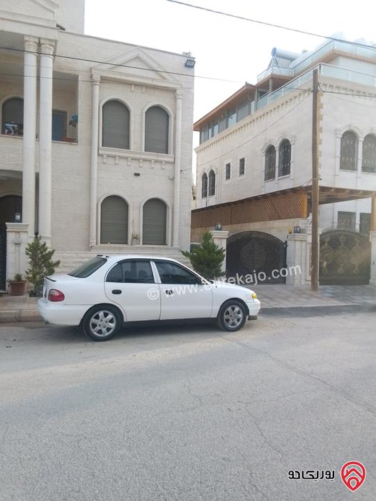 فيلا مساحة 438م مكونة من طابقين وروف على أرض 400م للبيع في الزرقاء - مدينة الشرق المرحلة الأولى 