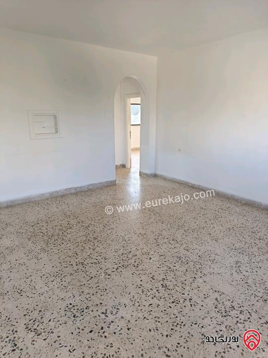 شقة طابق أول مساحة 115م للايجار في الزرقاء - حي رمزي