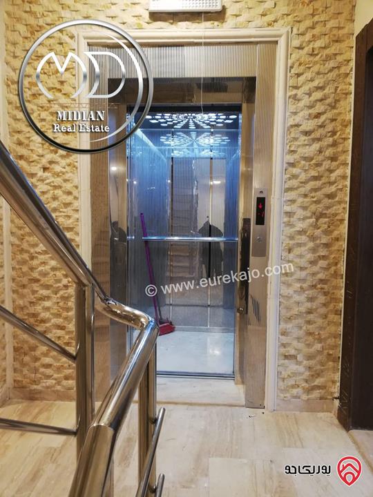 شقة ارضية مفروشة للايجار في عمان - ام السماق مساحة 130م مع ترس 100م تشطيبات و فرش سوبر ديلوكس