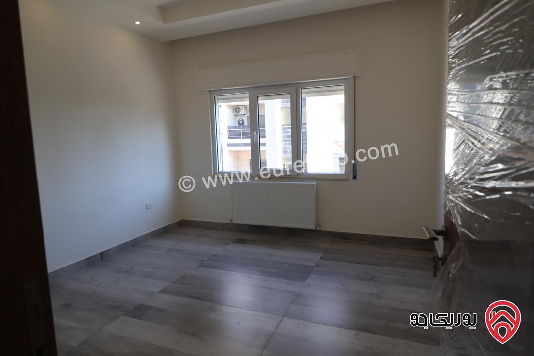 شقة جديدة طابق ثالث دوبلكس مساحة 173م للبيع في عمان - خلدا