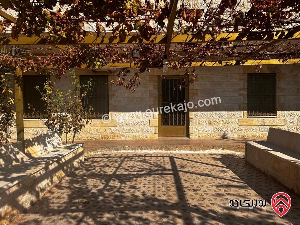 مزرعة فيها فيلا عدد 2 مساحة كل فيلا 300م على أرض 14 دونم للبيع في جرش