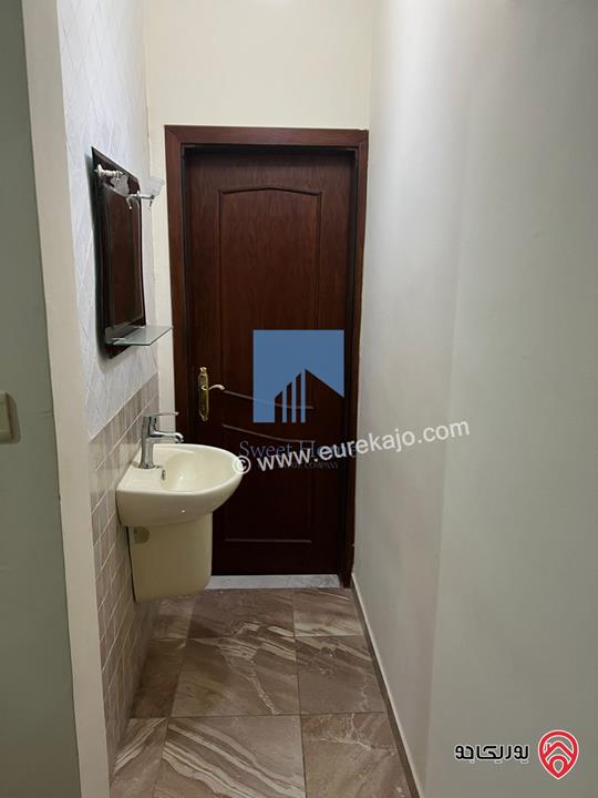 شقة مفروشة فاخرة للبيع في عمان - أم السماق قرب دوار النعيمات طابق ثالث 110م مع روف 110م تشطيب سوبر ديلوكس