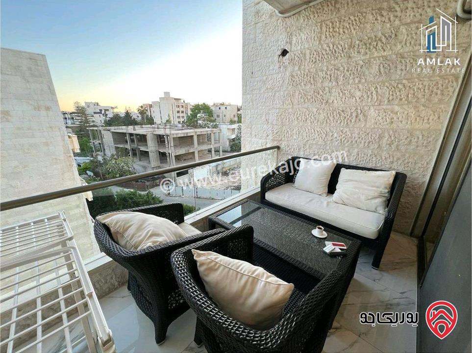 شقة طابق ثالث اخير مساحة 242م للبيع في عمان - جبل عمان