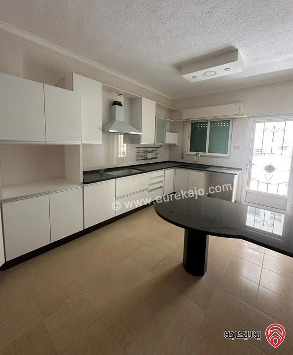 شقة مساحة 208م داخلي و 50م خارجي للبيع في عمان - حي الصحابة