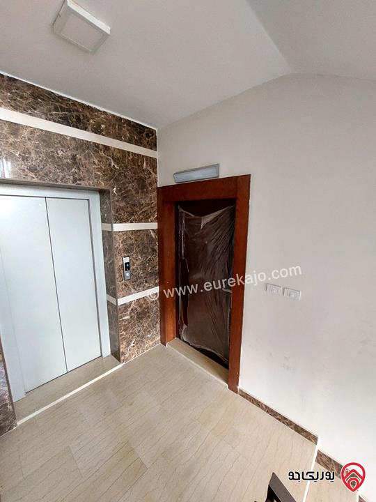 شقة مساحة 210م طابق ثالث للبيع في عمان - طريق المطار من المالك مباشرة