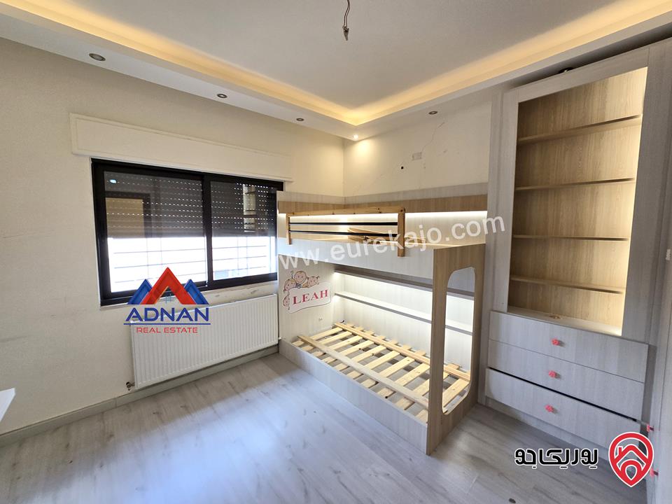 شقه طابق ثالث مساحة 190م مع رووف منفصل 50م للايجار السنوي في عمان - ام السماق