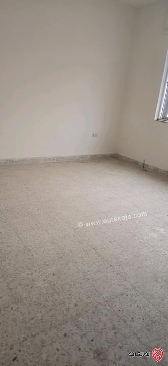 شقة طابق ثالث مساحة 127م للبيع في عمان - السابع