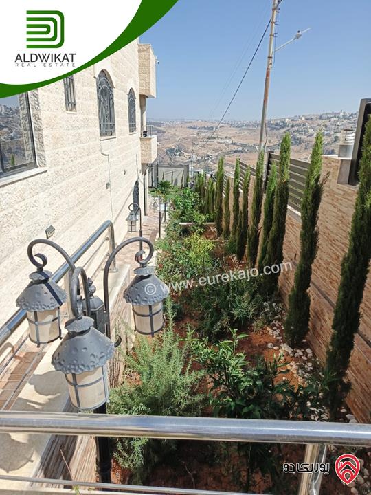 فيلا مستقلة مفروشة للبيع في عمان - ناعور مساحة الارض 1050م ومساحة البناء 1000م ومساحة الحديقة 400م ومساحة الترس 200م موقع اطلالة رائع ومميز