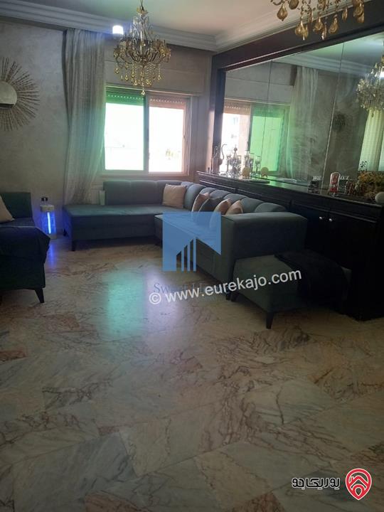 شقة طابقية طابق ثالث 230م للبيع في عمان - أم السماق