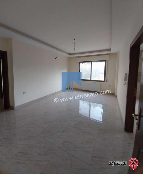 شقة مميزة طابق ثالث 180م مع روف 80م للبيع في عمان - الرابية