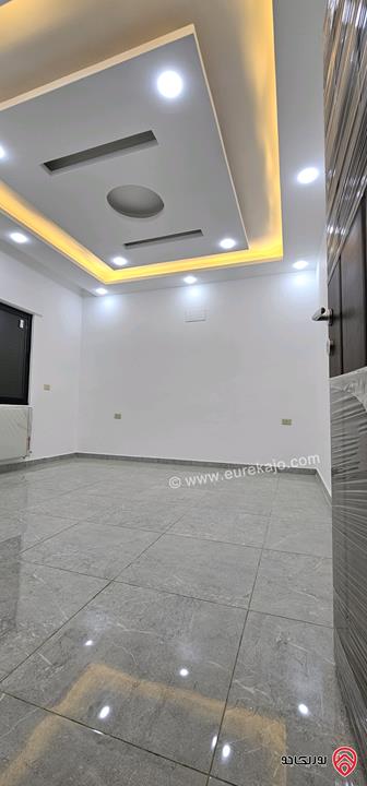شقة مساحة 217م طابق أول للبيع في عمان - الجبيهة 
