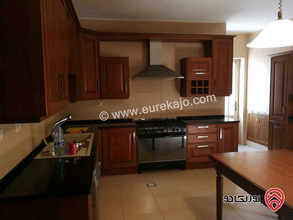 فيلا منفصلة مساحة 355م على أرض 762م للبيع في عمان - دير غبار