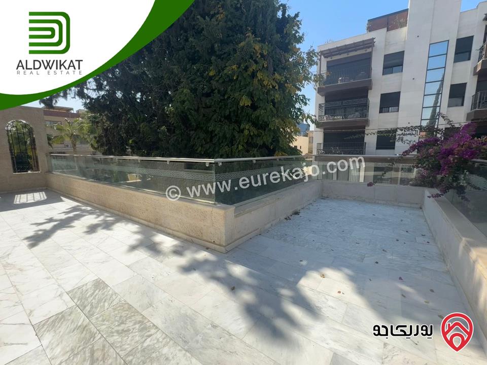 فيلا مستقلة للبيع في عمان - ام السماق مساحة الارض 1250م ومساحة البناء 670م ومساحة الحديقة 750م ومساحة الترس 200م