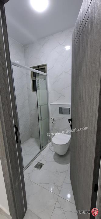 شقة طابق ثالث رووف سوبر ديلوكس مساحة 175م داخلي و 80م خارجي للبيع في عمان - طبربور