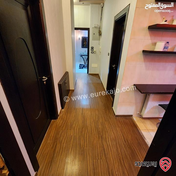 شقة مفروشة أرضية مساحة 241م داخلي و 28م خارجي للايجار في عمان - خلدا