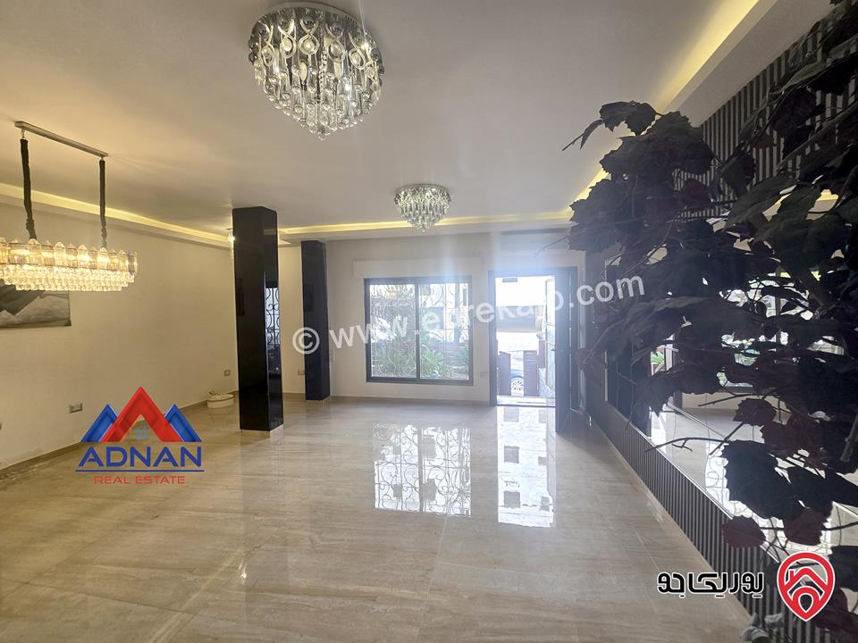 شقة ارضية مساحة 170م داخلي و 100م خارجي للإيجار الفارغ في عمان - الرابية