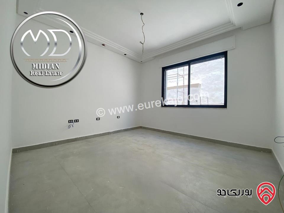 رووف طابقي فارغ للايجار في عمان - الكرسي مساحة 400م مع تراسات تشطيبات و ديكورات عصرية فاخرة جديد لم يسكن اطلالة رائعة