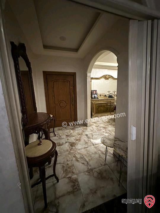 شقة أرضية مساحة 200م داخلي و 200 م خارجي للبيع في عمان - طبربور