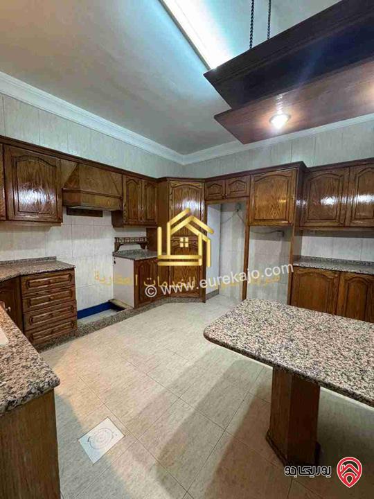 شقة فارغة طابق ثالث مساحة 200م للإيجار في عمان - ضاحية الرشيد 