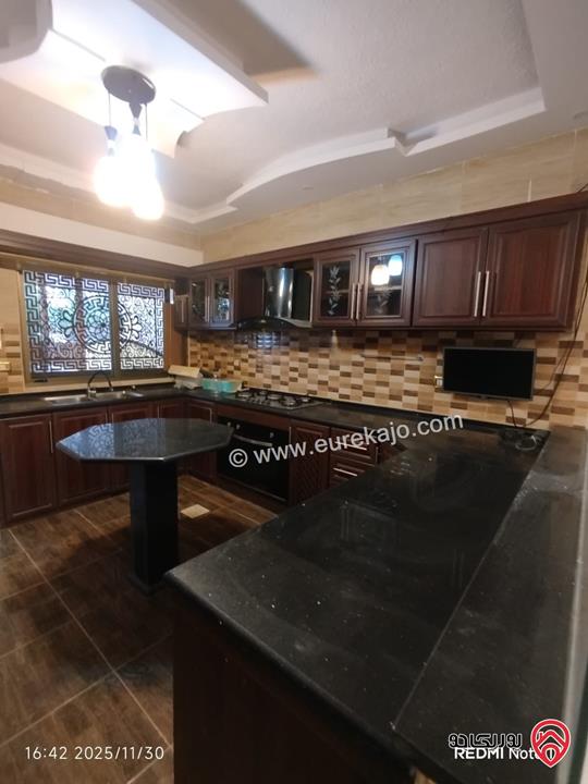 شقة طابق ارضي مساحة 150م داخلي و 70م خارجي وكراج خاص للبيع في عمان - طبربور 