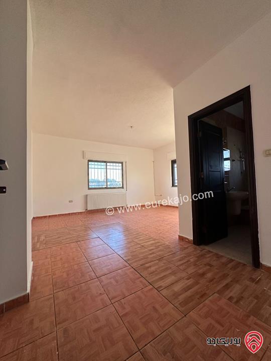 شقة طابق ثالث مساحة 220م للايجار في عمان - خلدا 