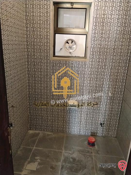 شقة فارغة طابق ثاني مساحة 200م للإيجار في عمان - الجندويل