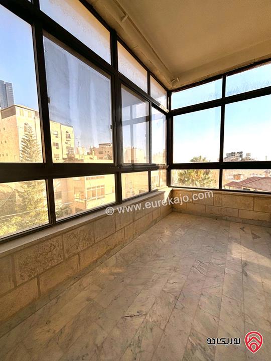  شقة طابقية مساحة 310م للبيع في عمان - ام اذينة 