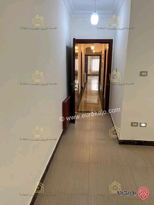 شقة فارغة طابق ثالث مساحة 150م للإيجار في عمان - الرابية 