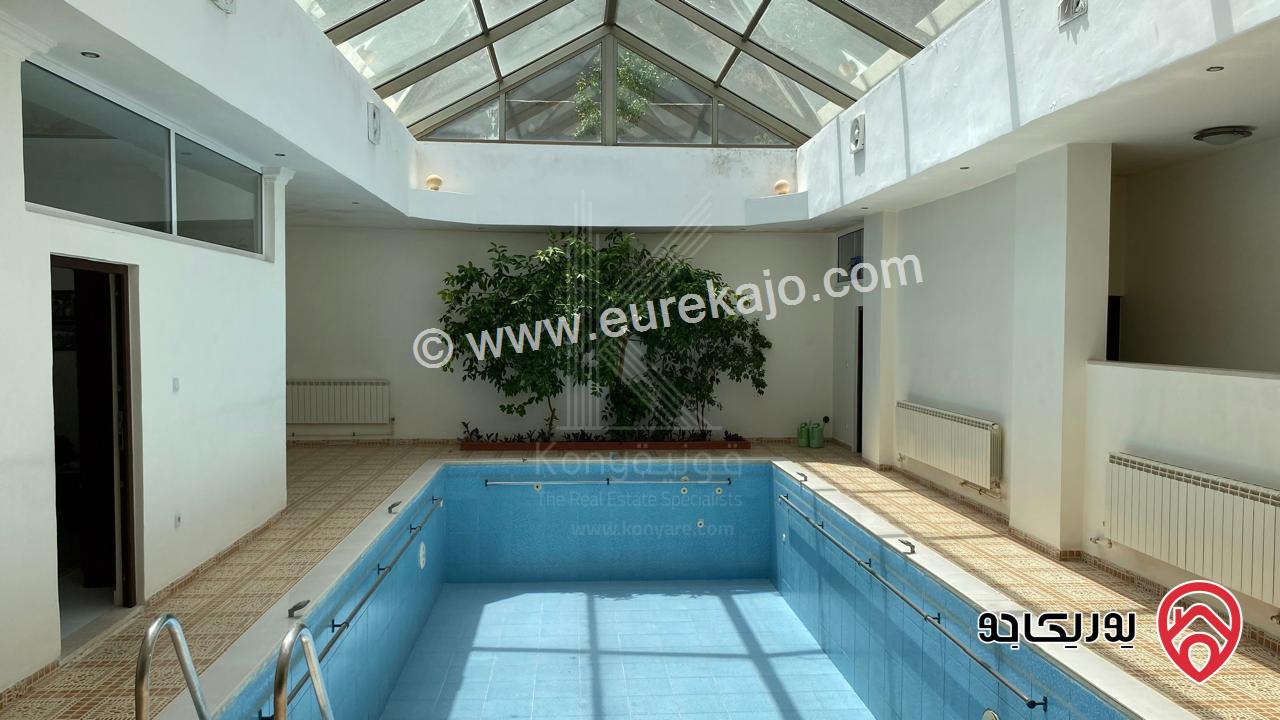 فيلا مميزة مستقلة مساحة 317م على ارض 1209م للبيع في الحمر