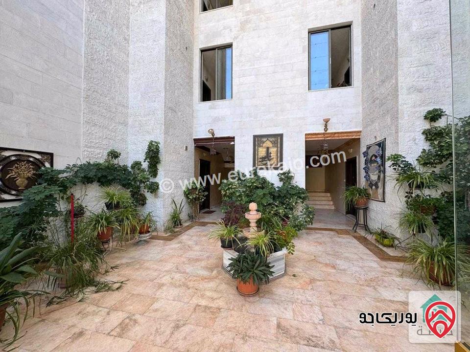 شقة شبه أرضية مساحة 244م داخلي و 30م خارجي للبيع في عمان - المدينة الرياضية