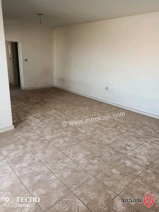 شقة طابق ثالث اخير مساحة 113 متر للبيع في الزرقاء - مدينة الشرق المرحلة الثانية 