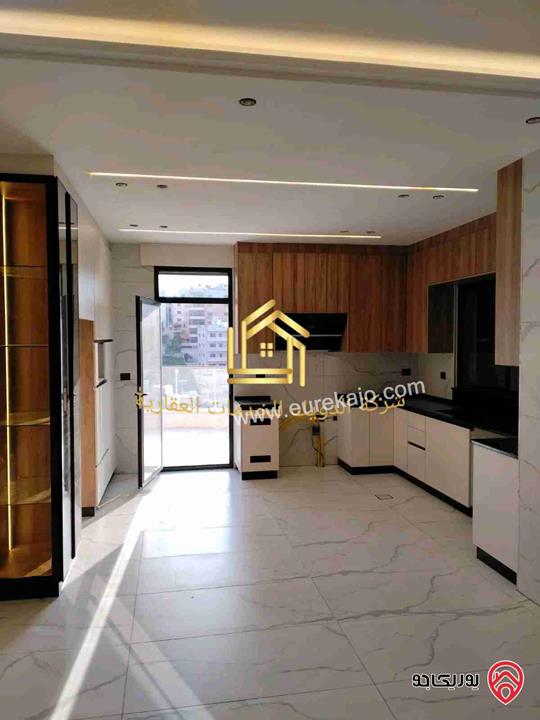 شقة جديدة طابق ثالث مساحة 205متر للإيجار في عمان - خلدا 