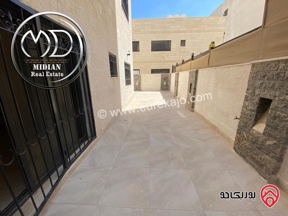 شقة شبه ارضي جديدة للبيع في عمان - طريق المطار مساحة 175م مع ترس و حديقة 100م إمكانية الأقساط بسعر مميز جداً