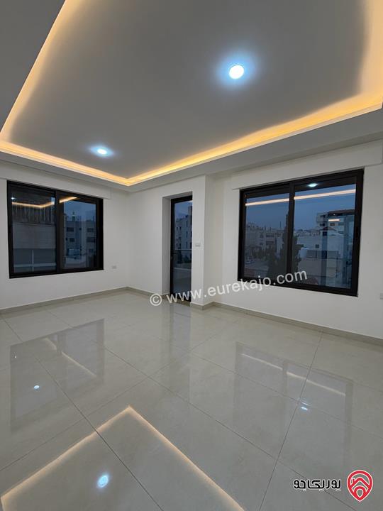 شقة طابق ثالث مع رووف مساحة 145م للبيع في عمان - الجبيهة