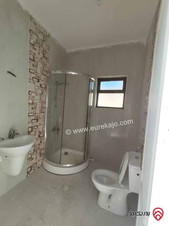 شقة مساحة 170م طابق ثالث مع روف للبيع في عمان - المرقب