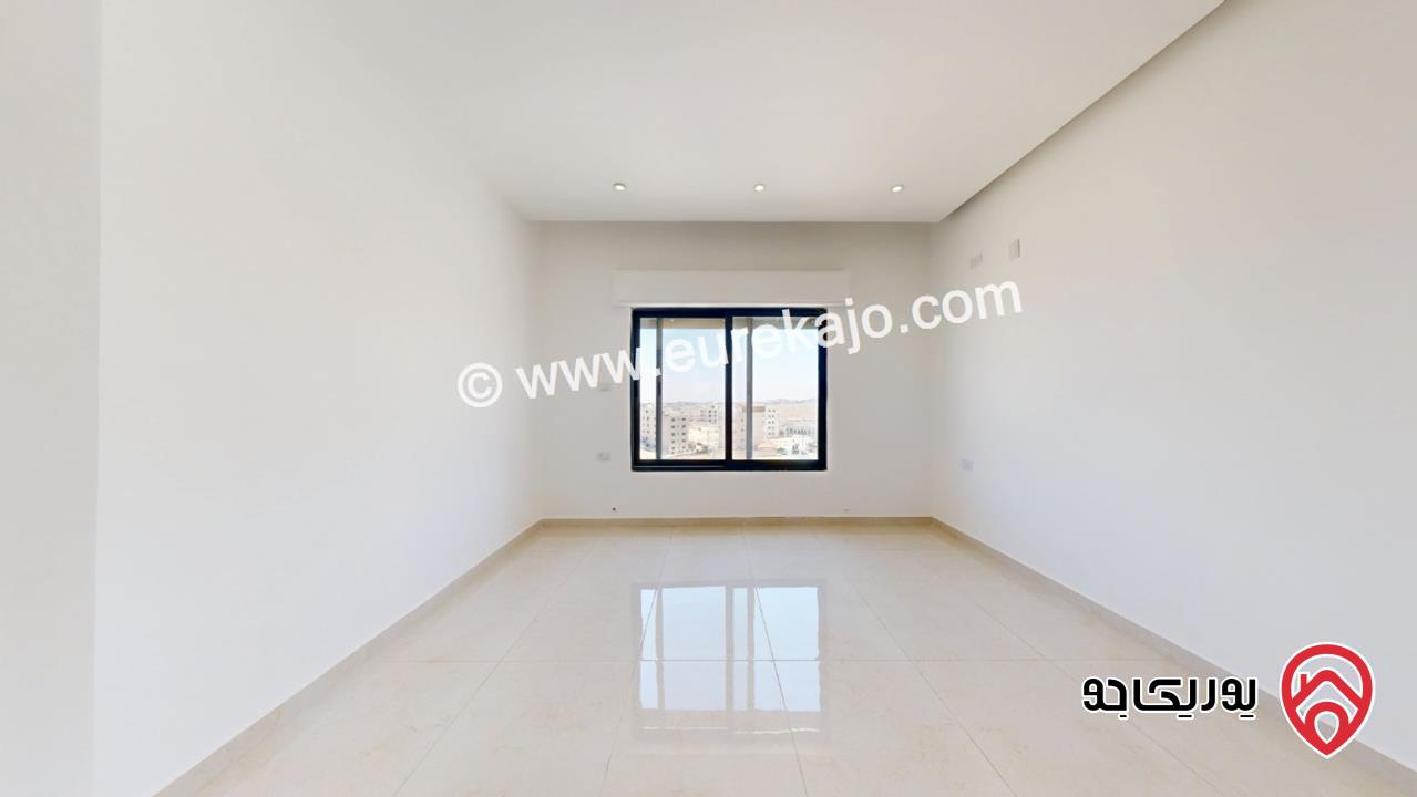 شقة طابق ثالث مع روف مساحة 160م للبيع في عمان - الجبيهة حي المنصور من المالك كاش او اقساط 