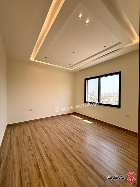 شقة ملوكية مساحة 180م داخلي و 80م خارجي للبيع في عمان - ابو علندا 