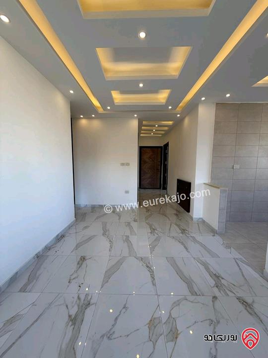 شقة سوبر ديلوكس طابق ثالث دوبلكس مساحة 250م للبيع في عمان - الجبيهة 