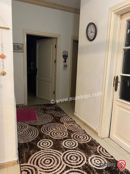 شقتين طابق ثالث مساحة 180م و 120م للبيع معا في السلط السرو اسكان طيبة