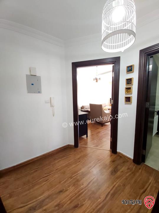 شقة مفروشة فخمة طابق أول مساحة 180م للايجار في عمان - الشميساني