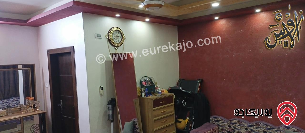 شقة طابق أول فني مساحة 150م للبيـع في الزرقاء - جبل طارق