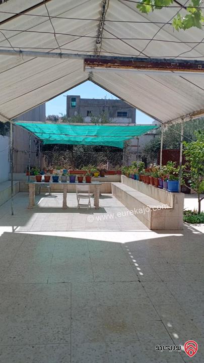 منزل مساحة 280م على أرض 1200م للبيع في اربد - الحصن الحي الغربي