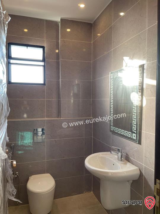 متبقي 3 شقق طابق أول وثاني وثالث مساحة 178م طابقيات للبيع في الزرقاء الجديدة