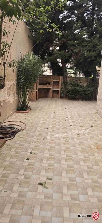 شقة ارضية مساحة داخلية 168م وتوسعة 25م حديقة وتراسات 200م للبيع في عمان - دير غبار