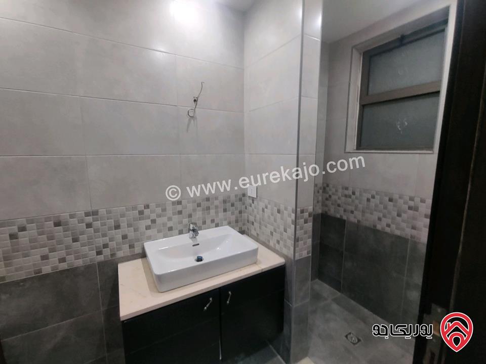 شقة طابق أول مساحة 250م للبيع في عمان - أم أذينة