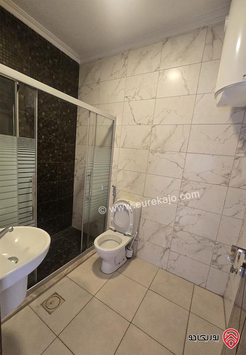 شقة فارغة طابق ثاني مساحة 100م للإيجار السنوي في عمان - الرابية