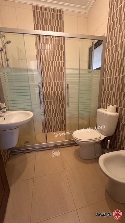 شقة طابق اخير مساحة 187م مع رووف منفصل 48م وترس 110م للبيع في عمان - مرج الحمام