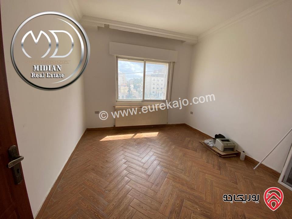 شقق للبيع طابق أخير مع روف في عمان - ضاحية الرشيد مساحات 220م & 240م مع تراسات امكانية الأقساط بأسعار مميزة