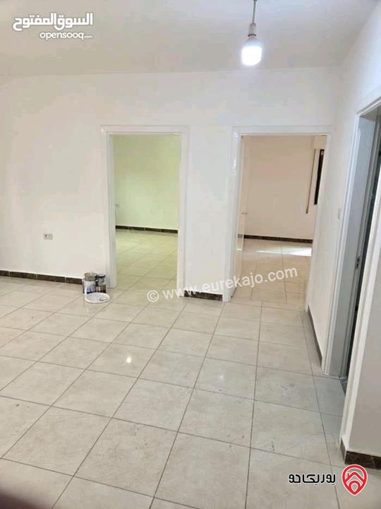 شقة فارغة مساحة 135م طابق ارضي مع ترس 20م للإيجار في عمان - تلاع العلي 